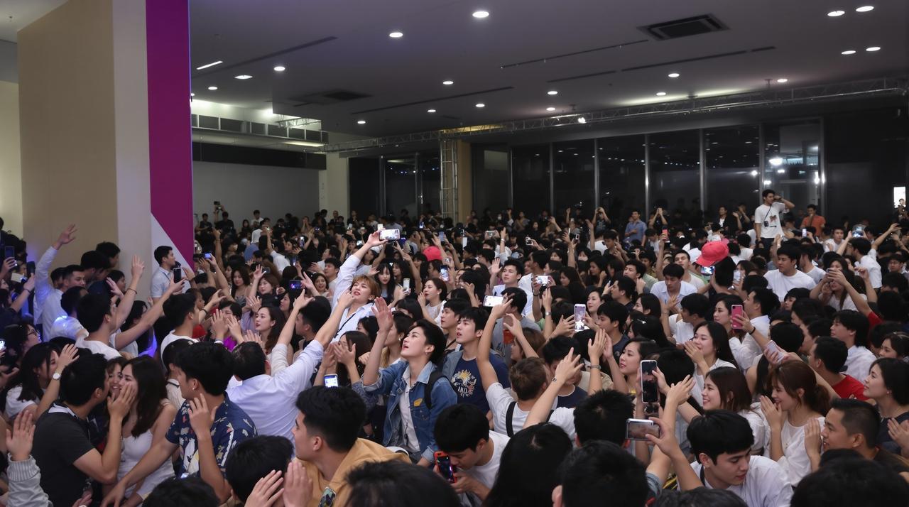 日本不卡视频2026年度影迷见面会